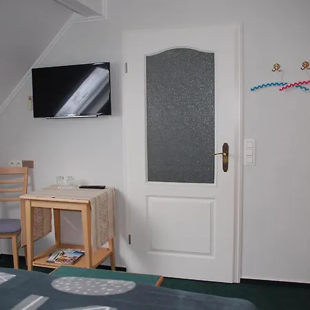 Gaestehaus Sylvie Bed & Breakfast 3*