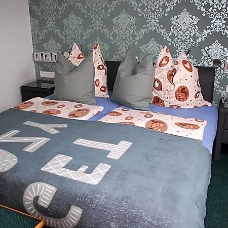 Gaestehaus Sylvie Bed & Breakfast 3*