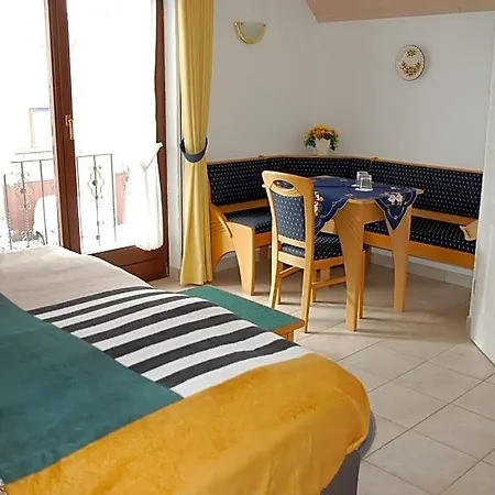 Gaestehaus Sylvie Bed & Breakfast 3*